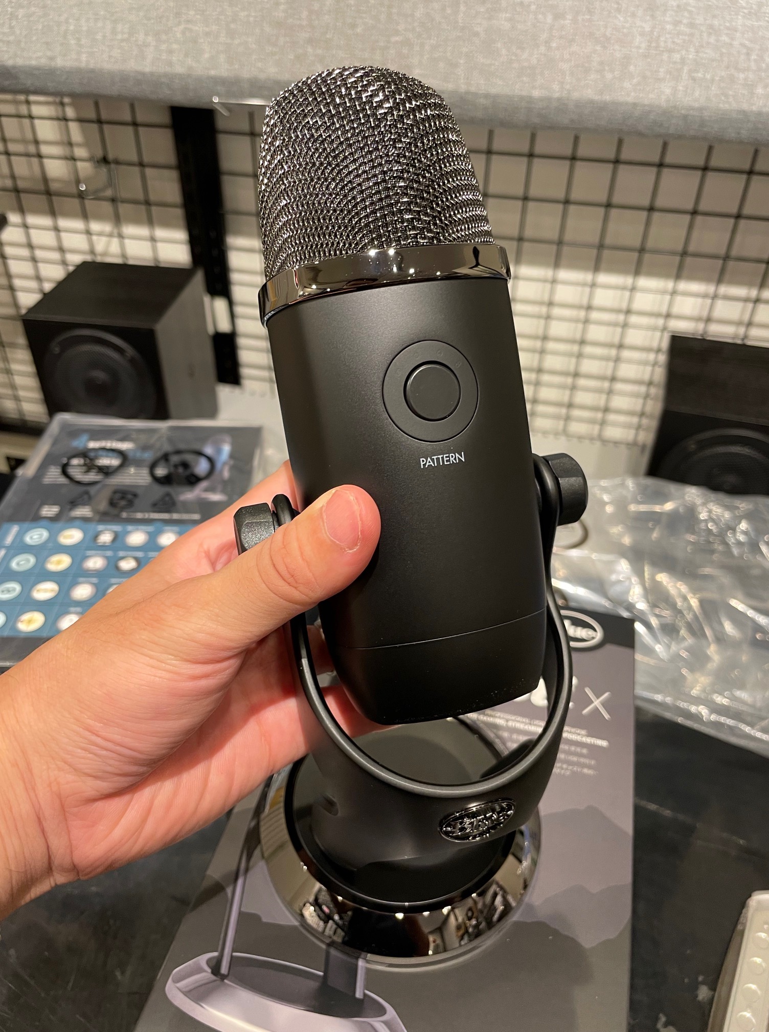 見た目も音質も抜群！Blue Microphonesの取り扱いを再開しました