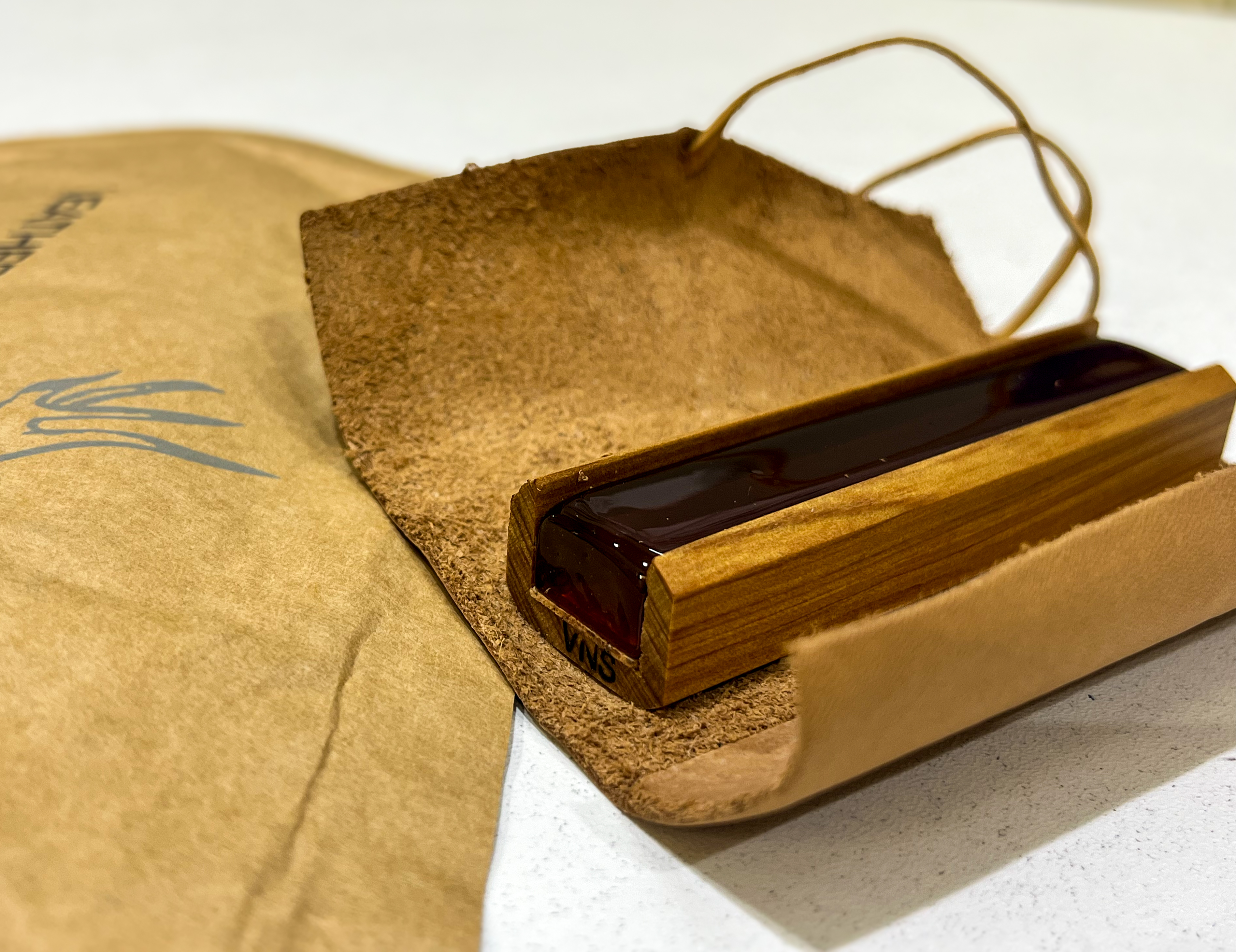 ヴァイオリン松脂】 Leatherwood Rosin Bespoke(レザーウッド ロジン