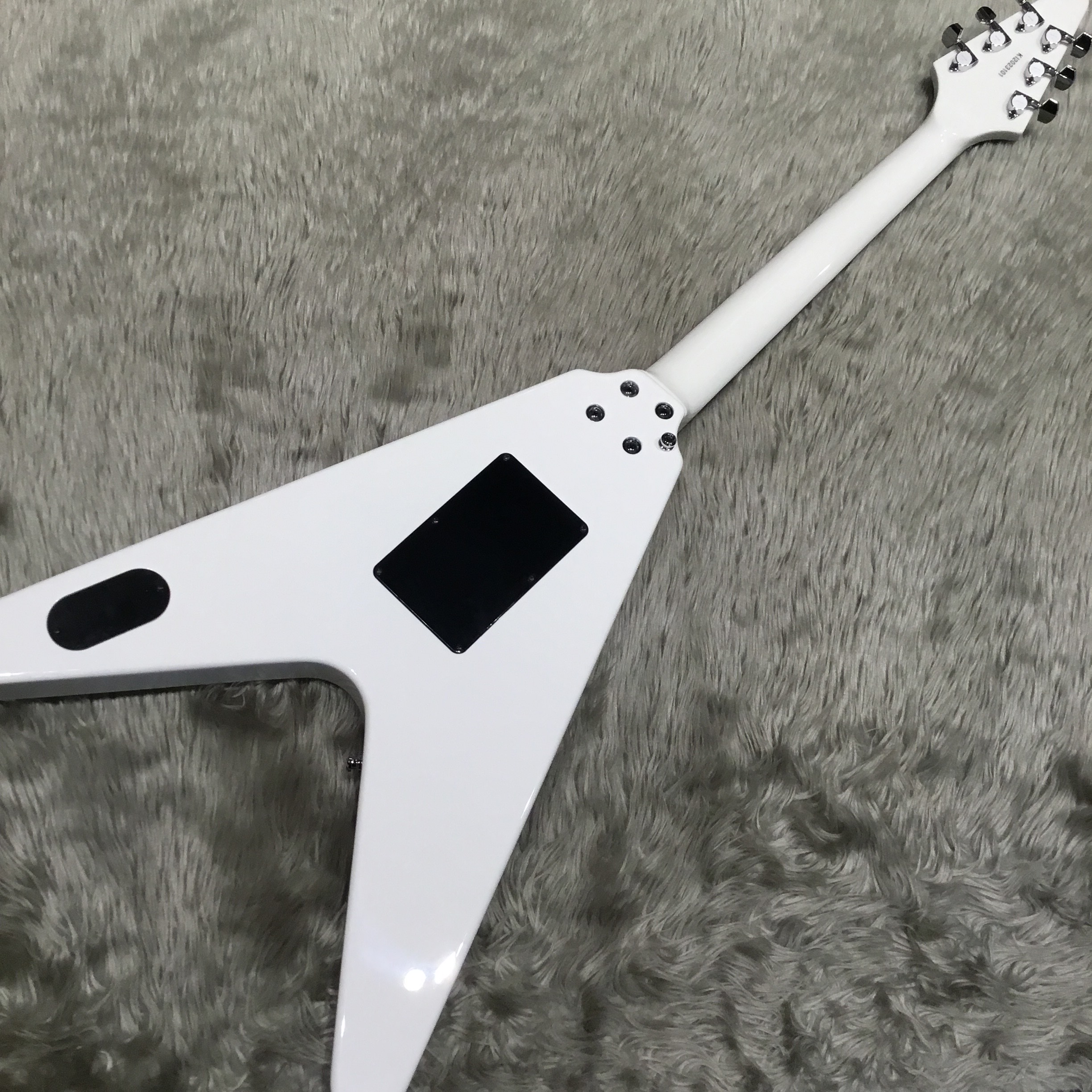 新入荷情報】KillerのVシェイプ エレキギター「KG-WISHBONE-V」入荷