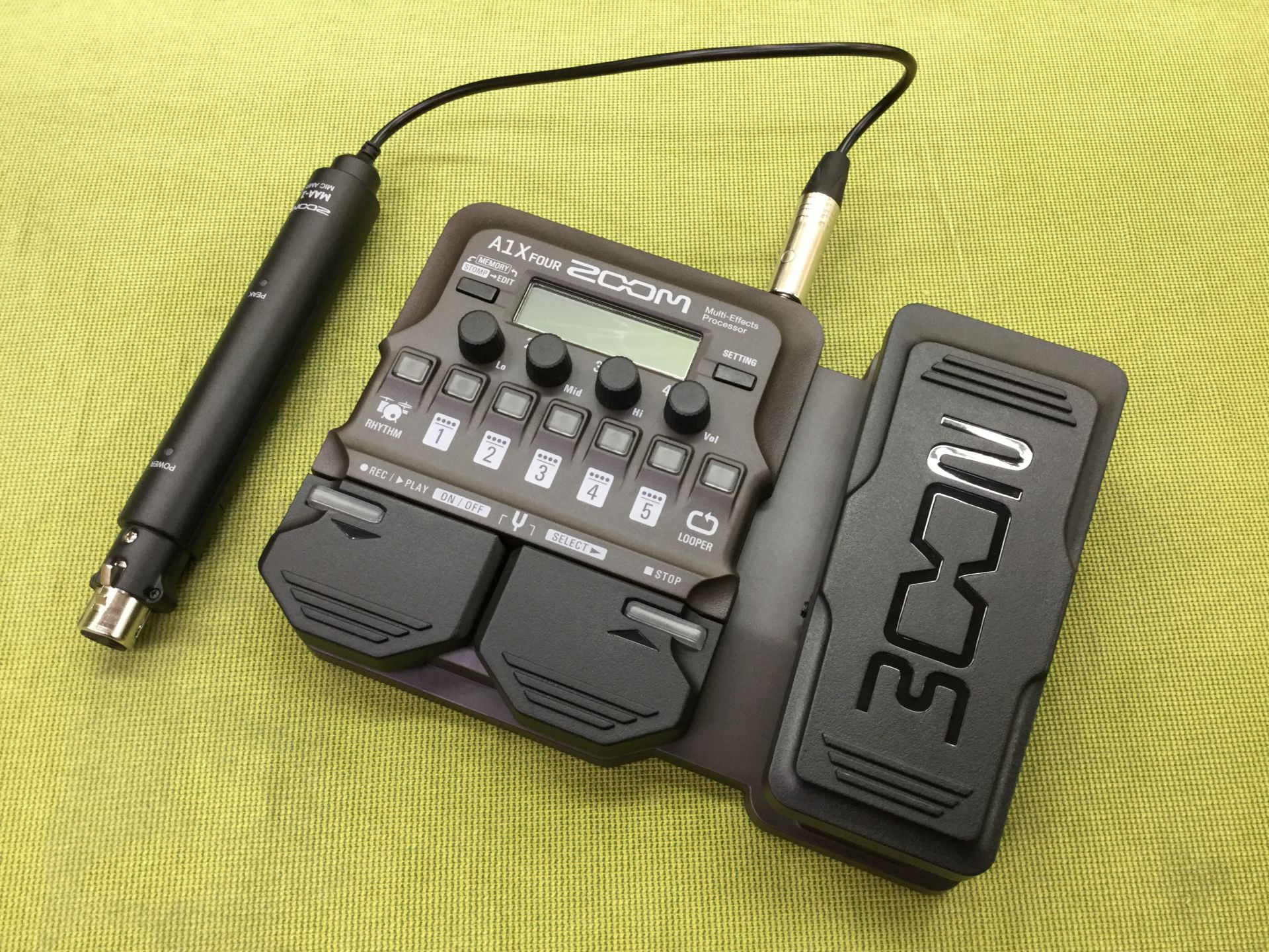 入荷情報】アコギにも管・弦楽器にも使えるマルチエフェクター ZOOM