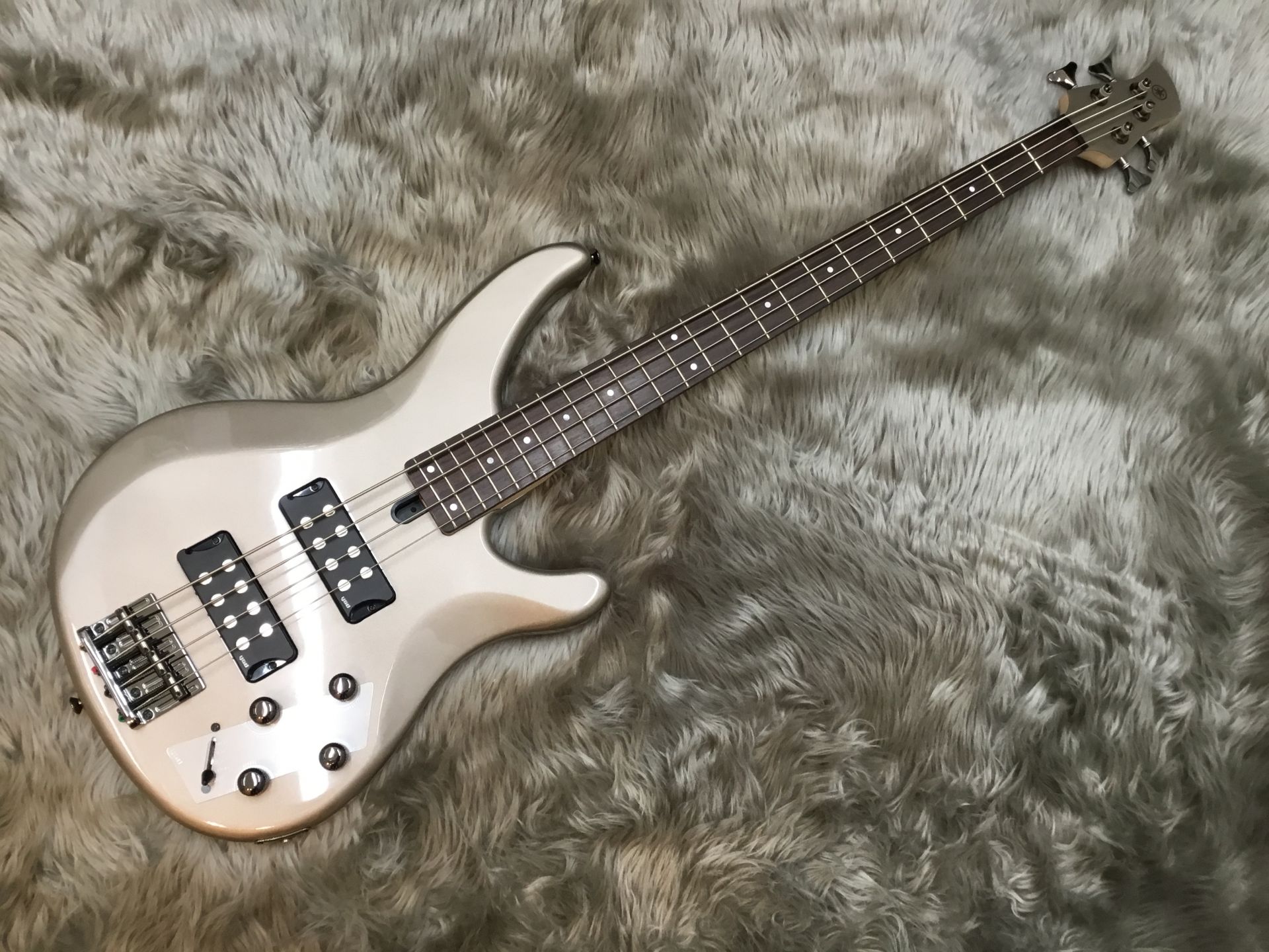 エレキベース入荷情報】YAMAHA TRBX304 海外流通カラーが島村楽器に