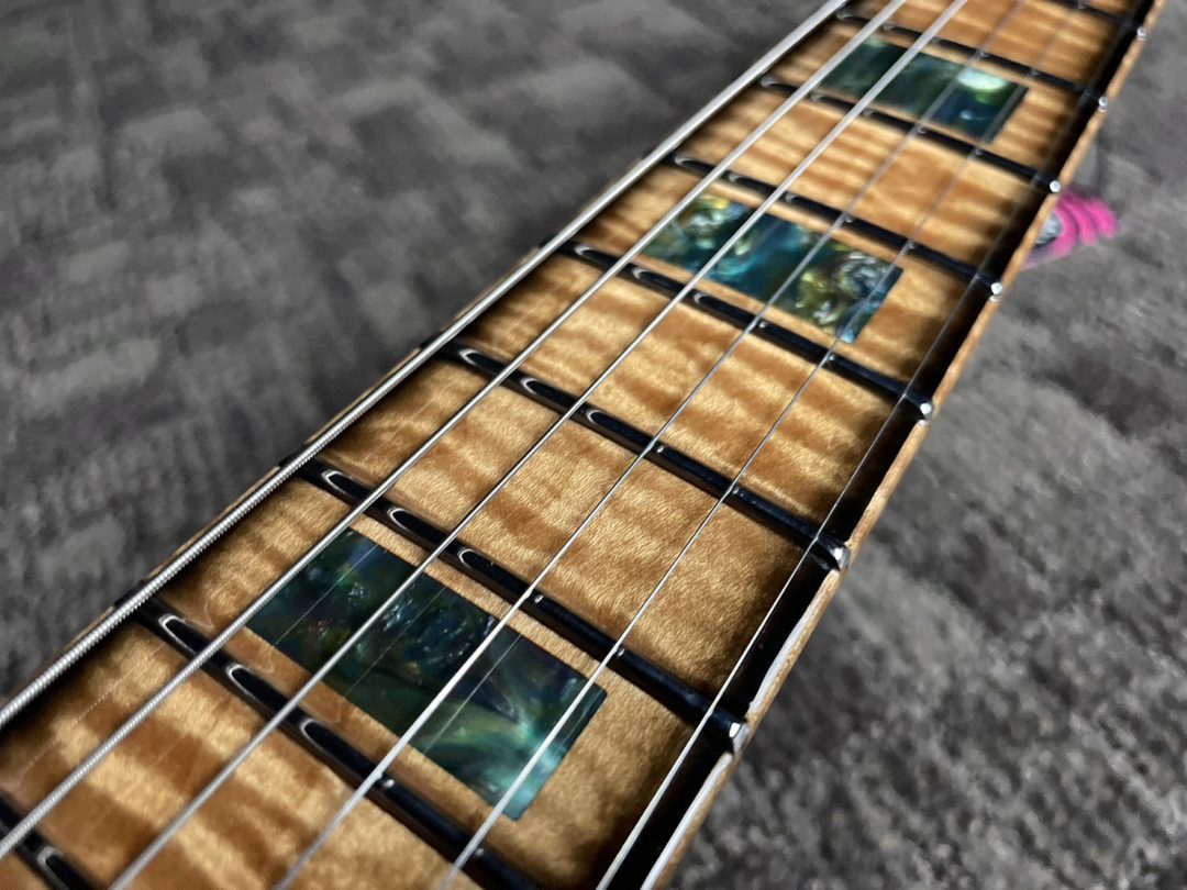 日本国内3本限定入荷の極上モデル『MUSIC MAN BFR SABRE HT Duello』の