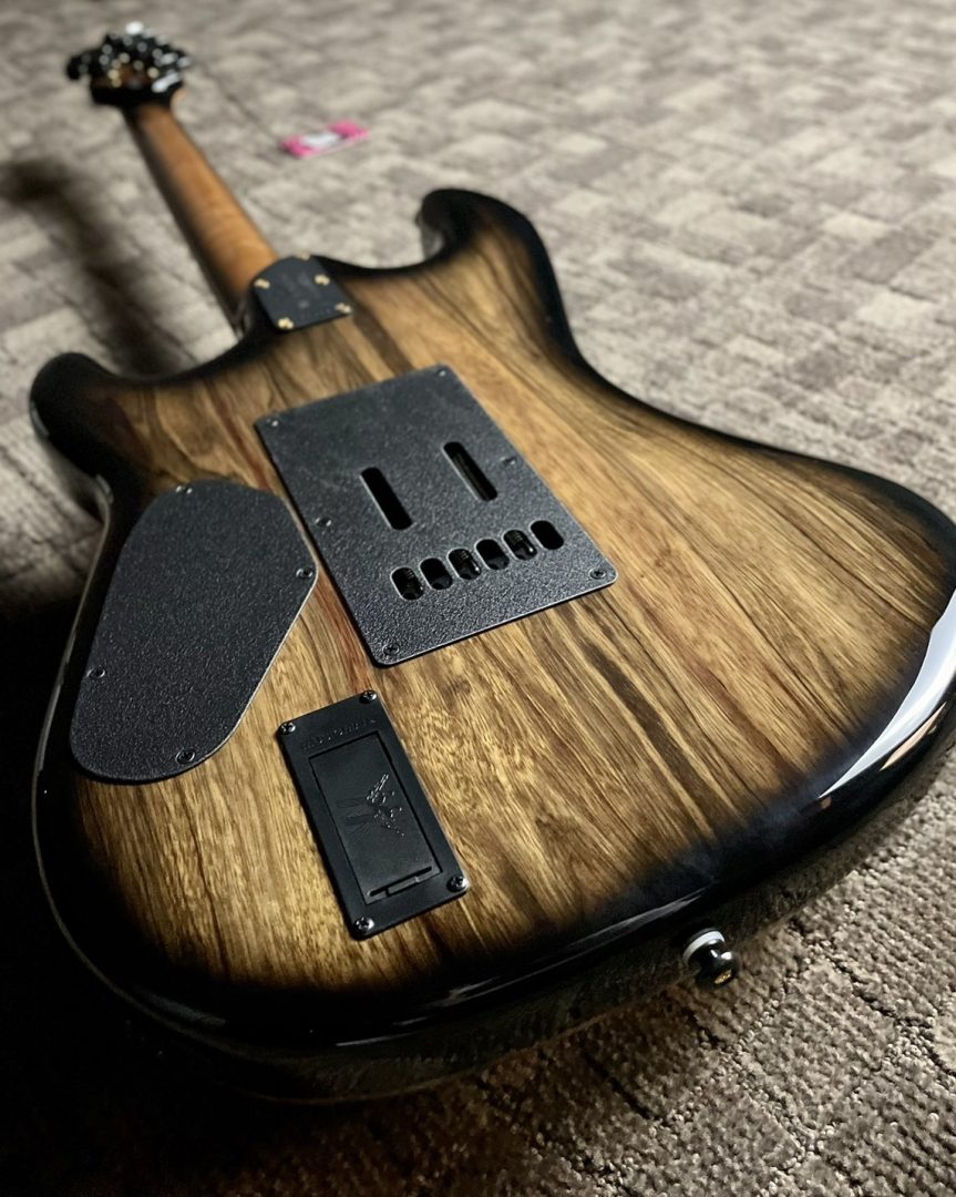 日本国内3本限定入荷の極上モデル『MUSIC MAN BFR SABRE HT Duello』の