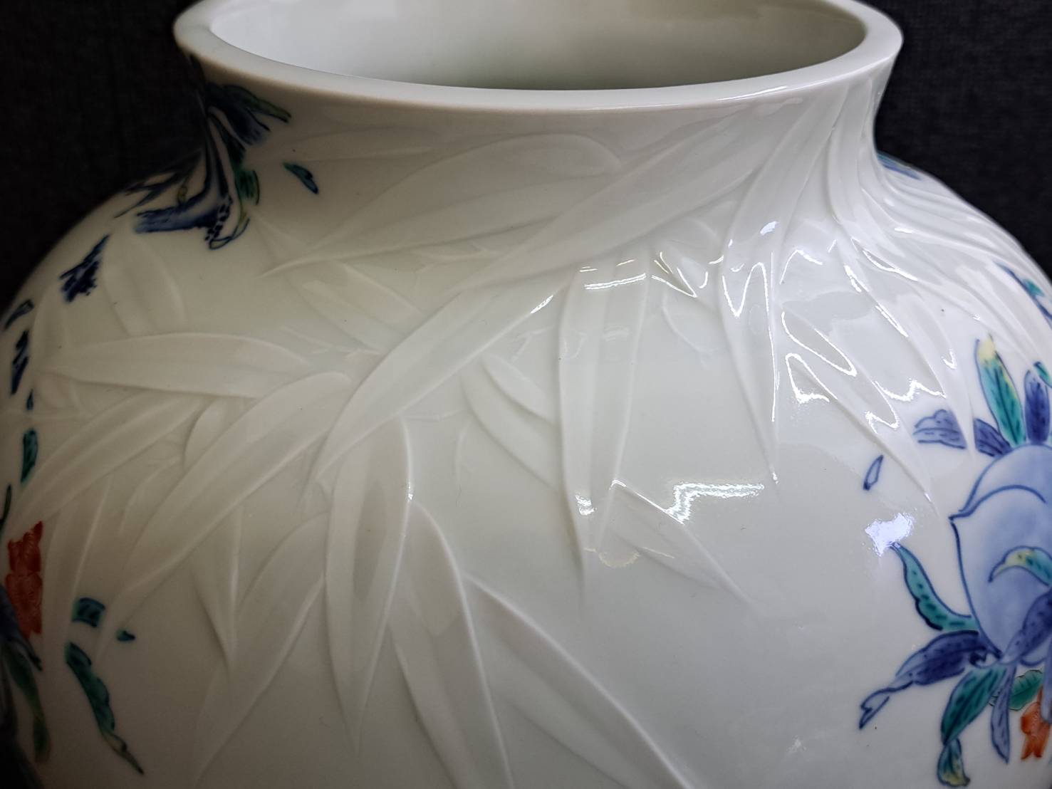 十一代今泉今右衛門「錦桃模様花瓶」 | 新栄堂