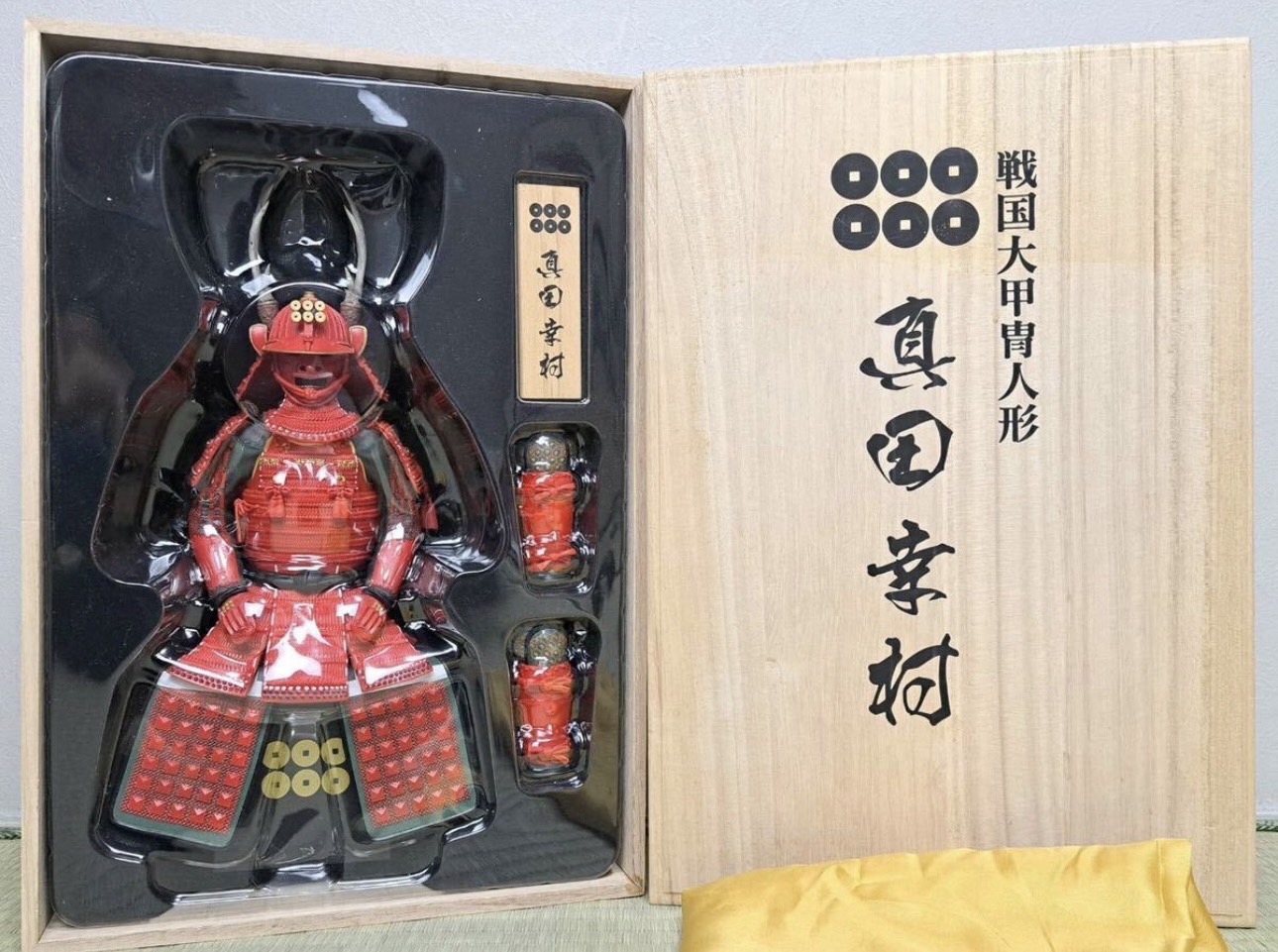 戦国大甲冑 人形 4種 織田信長 豊臣秀吉 真田幸村 黒田官兵衛 | 新栄堂