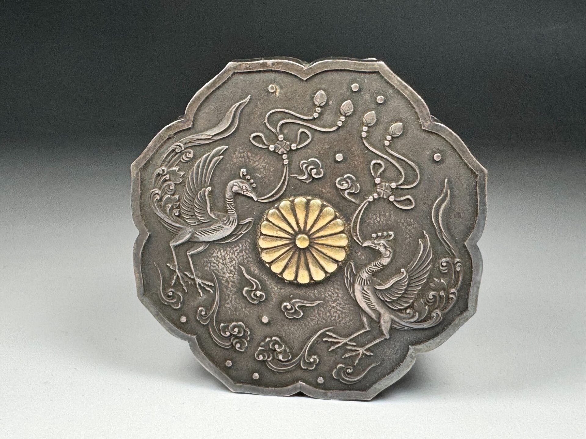 ボンボニエール 銀製 十六弁八重表菊紋 天皇家御下賜品 4点 | 新栄堂