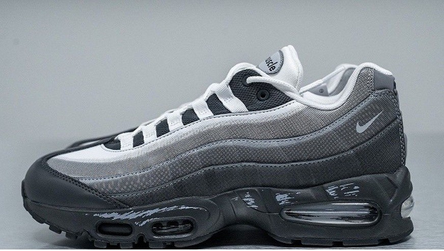 II7404-100 遊戯王 × ナイキ エアマックス95 