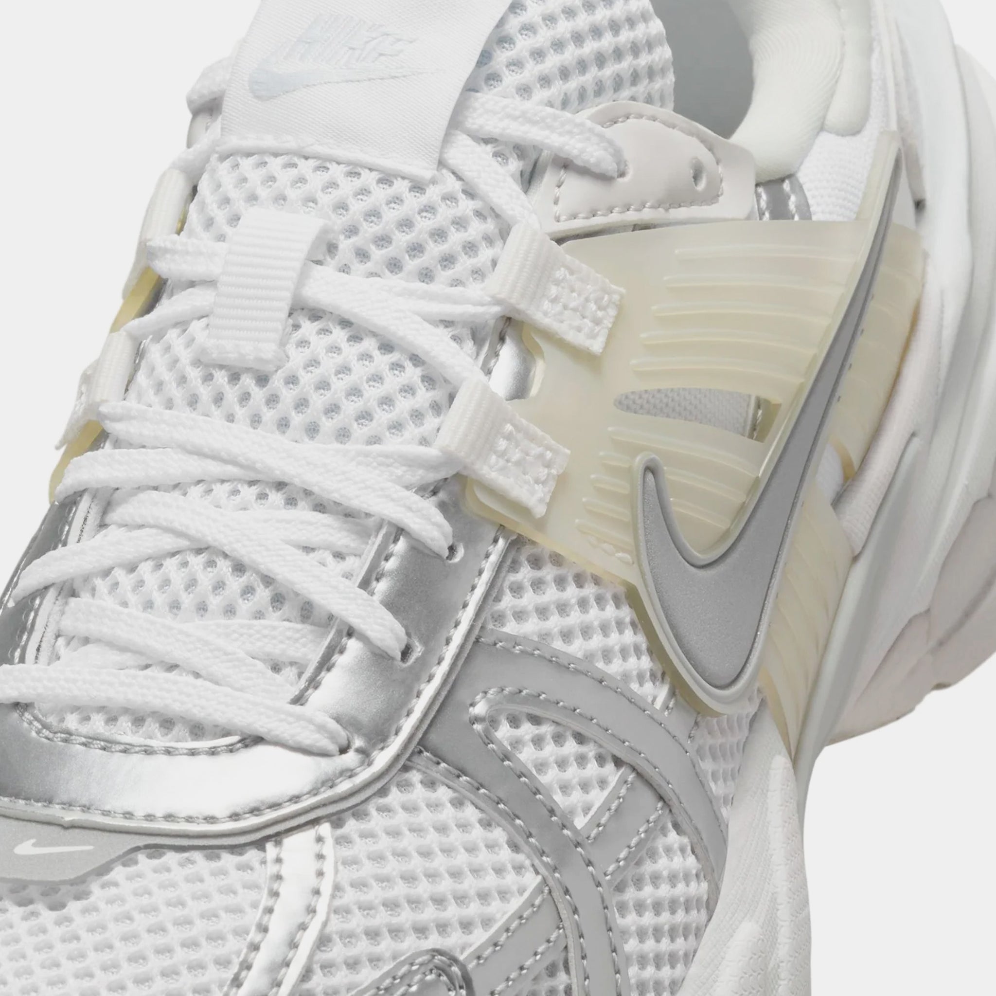 Nike V2K Run Womens Running Shoes White Metallic Silver Platinum