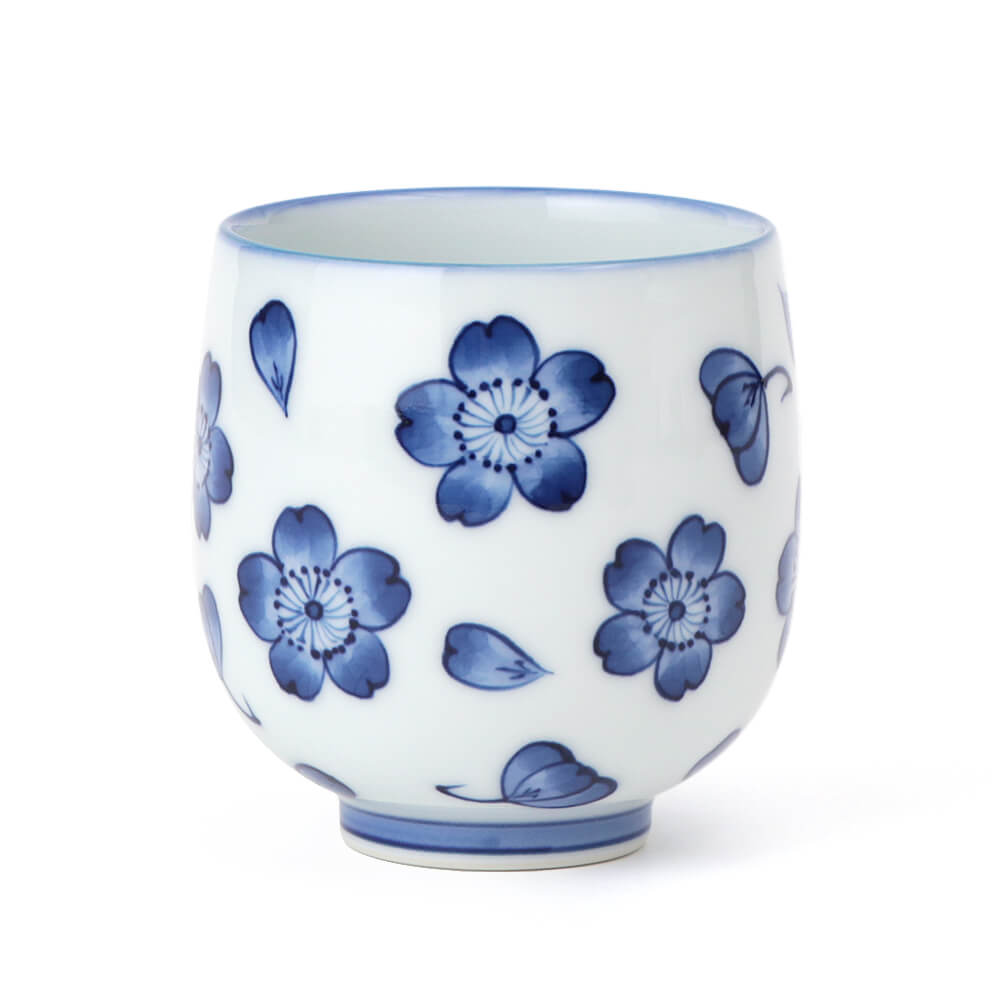 染付桜花文 湯呑 ｜ 有田焼の源右衛門窯公式オンラインショップ