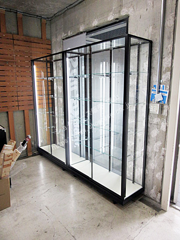 ショーケースの照明・LED【ショーケース販売の徳山】