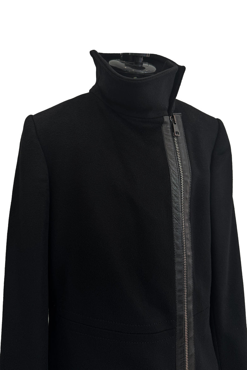 Minimalist Fall 2001 Gucci by Tom Ford Runway Look 21 Cashmere