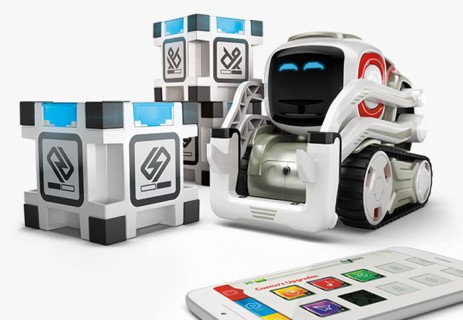 タカラトミーから発売されるAI搭載おもちゃロボット「COZMO（コズモ
