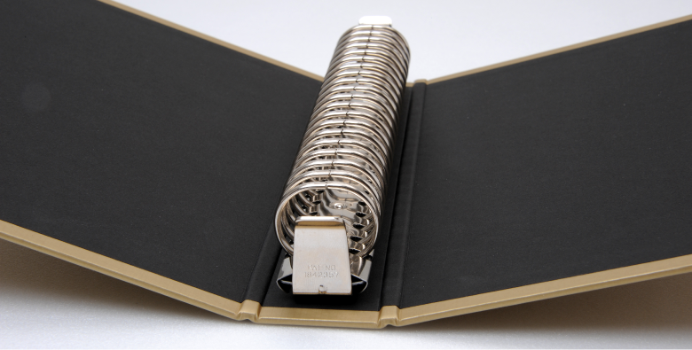 大容量ファイル『大人のプレミアムバインダー』 - 株式会社 信誠堂