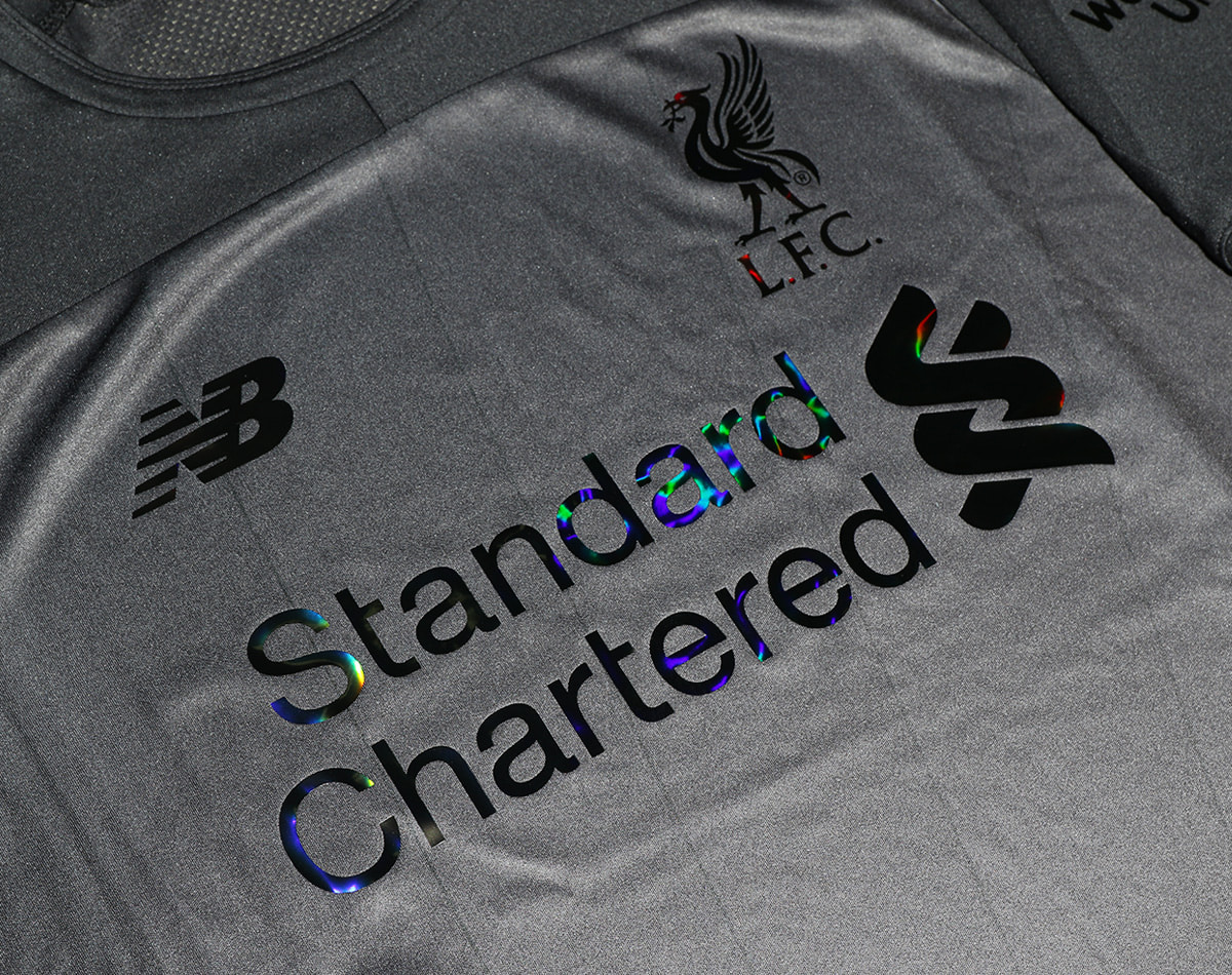 ニューバランス ”リバプールFC 19-20限定ブラックアウト ユニフォーム