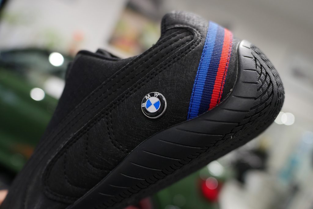 BMWをスポーティに走らせる時に、とってもイイ感じのPUMAシューズが大
