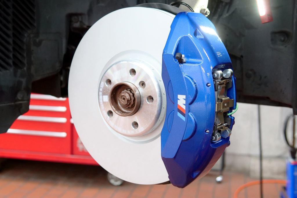 デカっ！BMW F15/X5にブルーなMPPブレーキKITがお似合いw | Studie