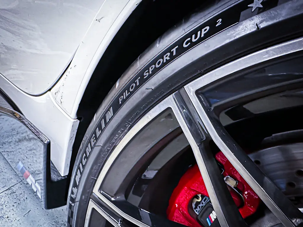 BMWのサーキット走行のお供に！DIXCEL Zタイプブレーキパッドのご装着