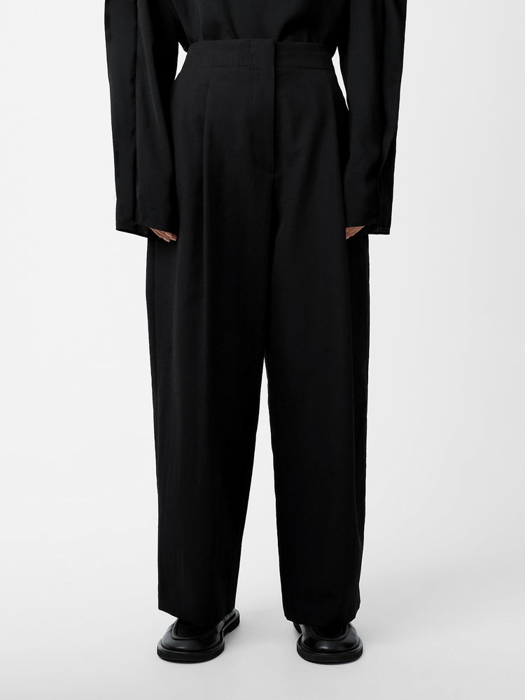 Ansell Pant in Black | Pleated Trousers | Studio Nicholson