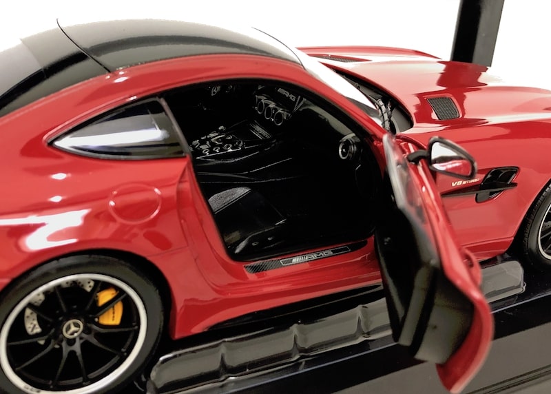 NOREV 1/18スケール「メルセデスAMG GT R 2017」（レッド