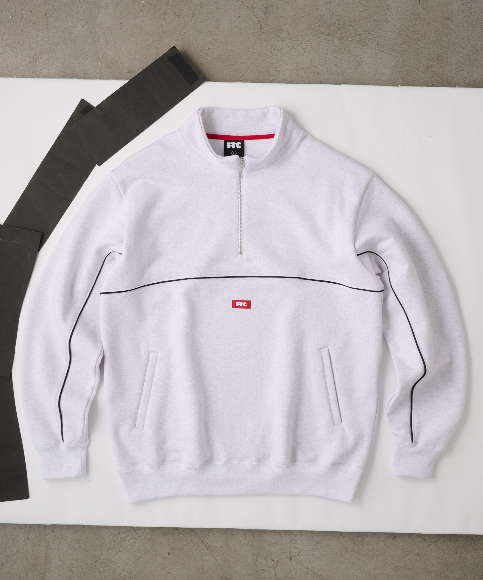 FTC PIPING HALF ZIP SWEATSHIRT ストリート・サーフブランドアイテム