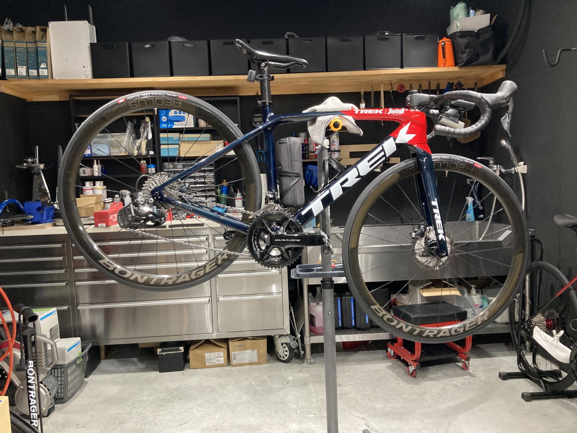 スタッフ機材紹介】TREK最軽量モデルEmonda SLR | スターバイクス