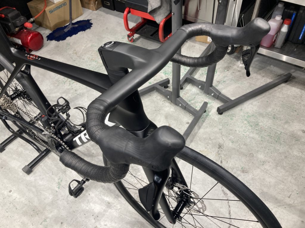 Madone SL 5 Gen 8×納車 + パーフェクト組立 + ガラスコーティング +