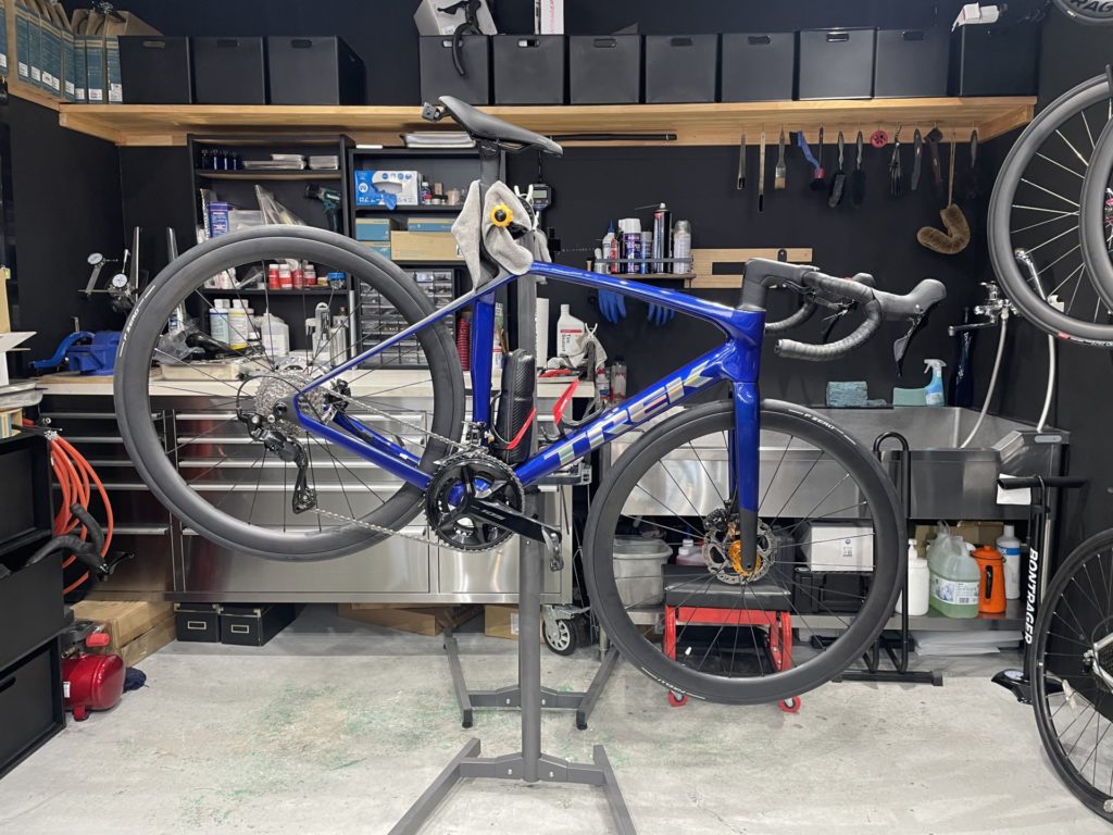 TREK Madone SL 5 GEN 8 × GROWTAC EQUALカーボンホイール + 手組み +