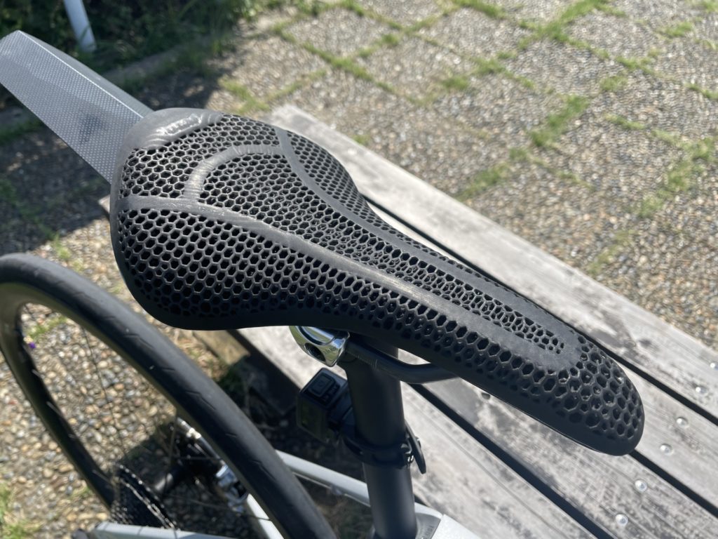スタッフによるfi'zi:k(フィジーク)「TEMPO ALIANTE ADAPTIVE」サドル
