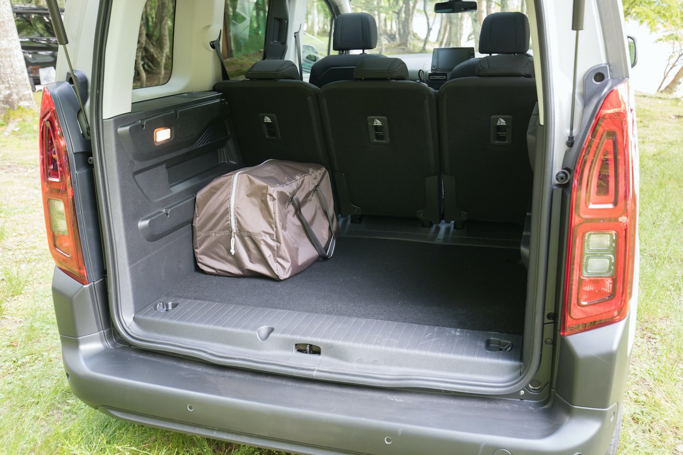 CITROËNのコンフォートを屋外でも楽しもう BERLINGOにピッタリフィット