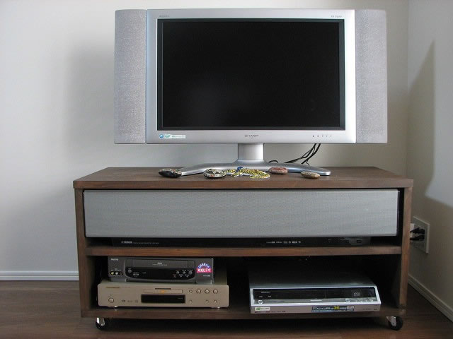 スピーカー内蔵のテレビ台（キャスター付） – ストーリオ