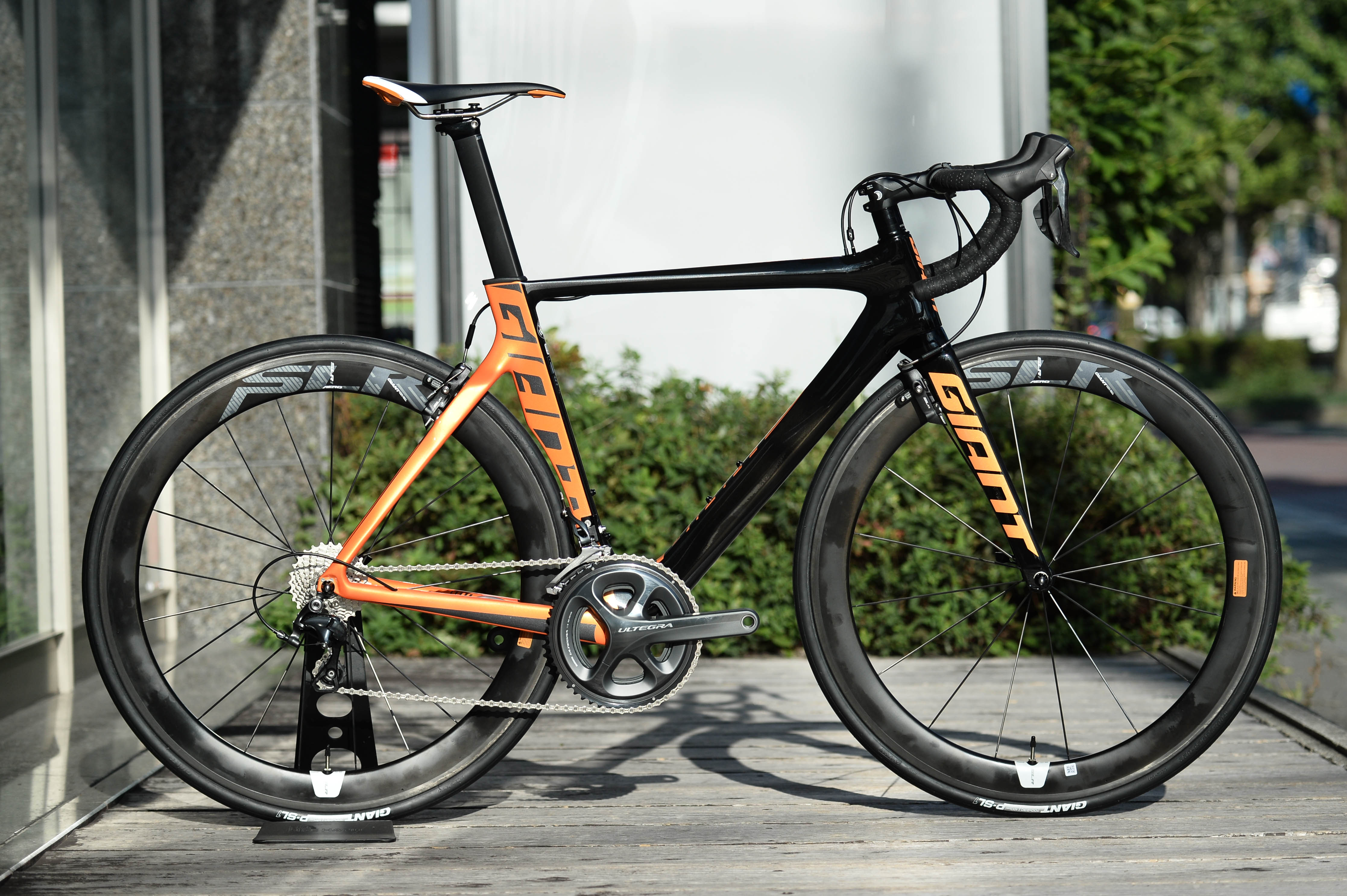 最高のコストパフォーマンスのエアロロード〜GIANT PROPEL ADVANCED 1