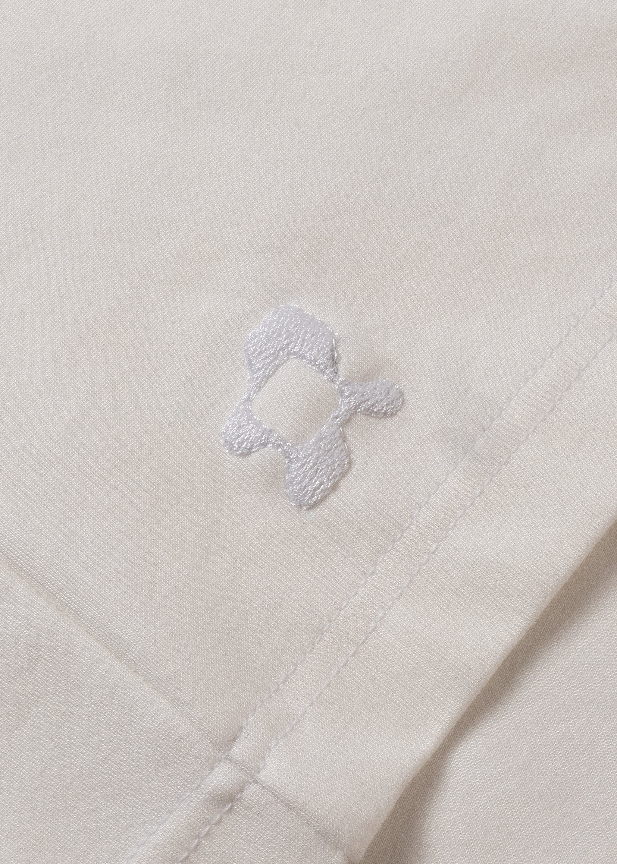 STRONG PACK TEE SHORT (WHITE)