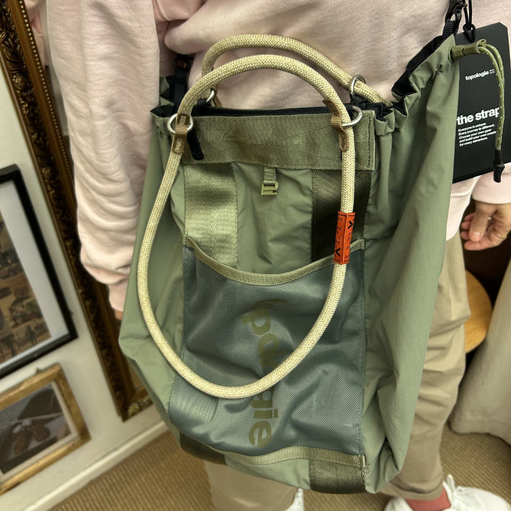 topologie summit tote medium moss black and puffer strap