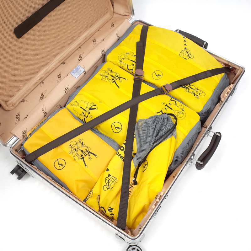 RIMOWA (セット売り)リモワ×ルフトハンザ アメニティポーチ ゴールド