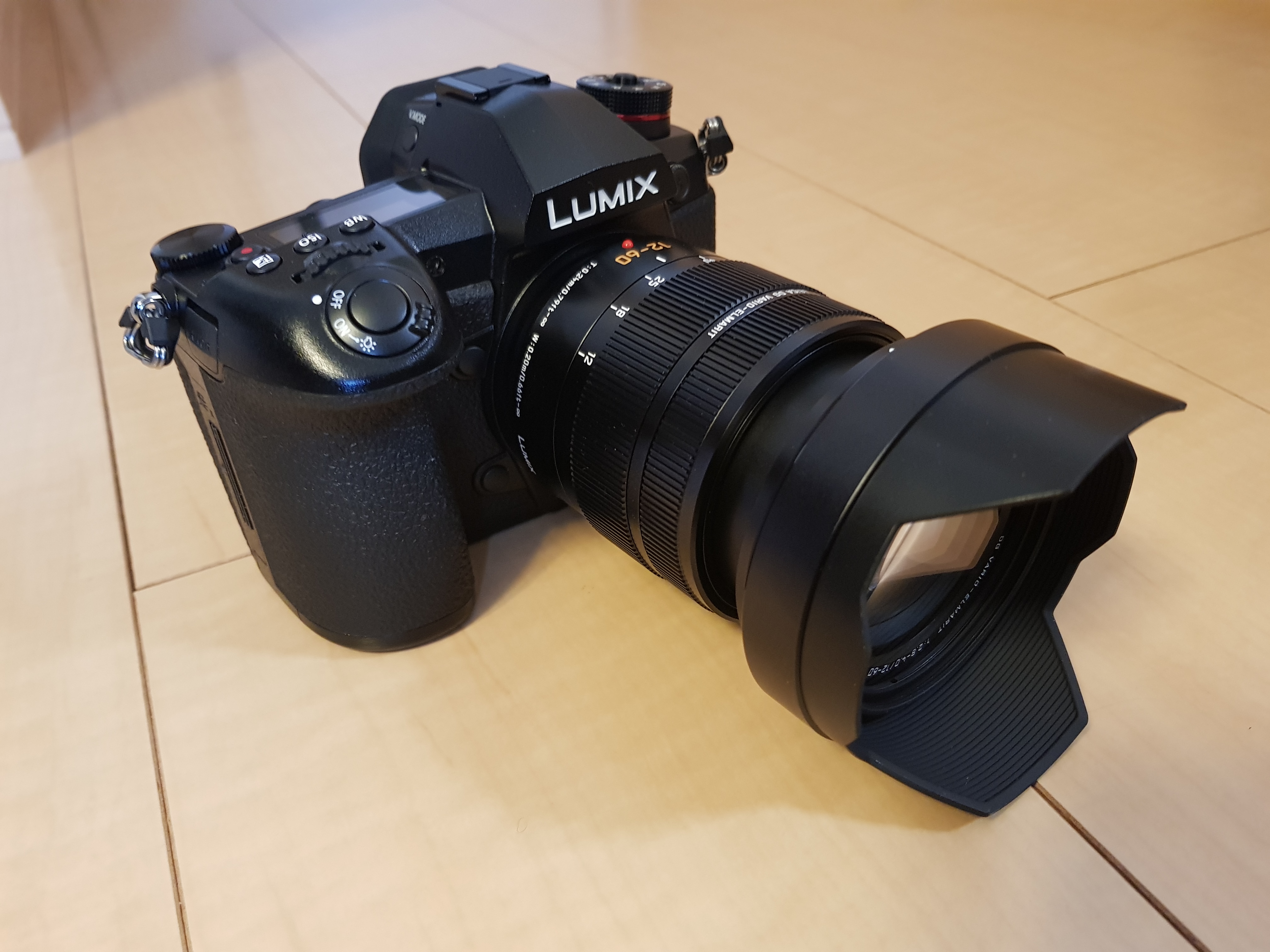 LUMIX GX7 Mark III 標準ズームレンズ、別売のチャージャー付属 LUMIX