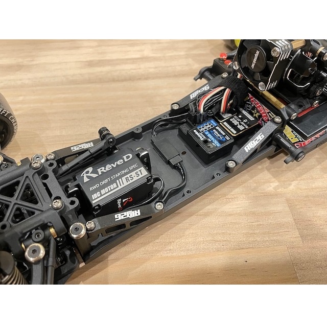 RDX用アルミシャーシブレース(2個入) マットブラック [KN-RDX01