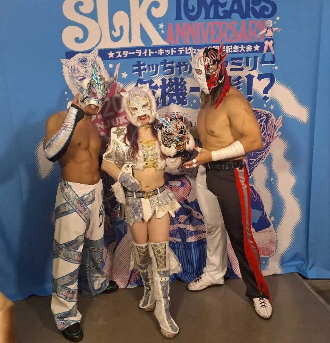 スターダムのスターライト・キッド興行のメインで6人タッグで戦った左