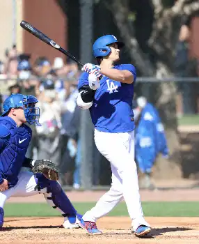 阪神・佐藤輝「新しい強いタイガースを」 シンプル&クラシカル、25年