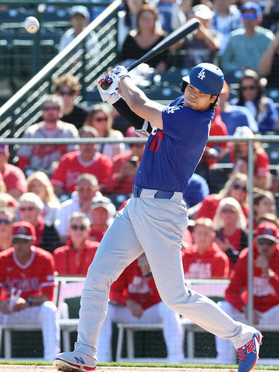 エンゼルス・ドジャース＞初回、大谷は内野安打で出塁する（撮影・須田