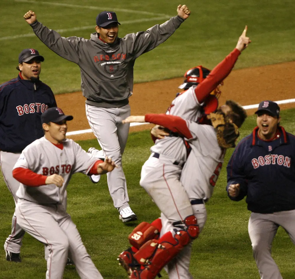 07年10月。ロッキーズを破り、ワールドシリーズを制覇した松坂大輔ら