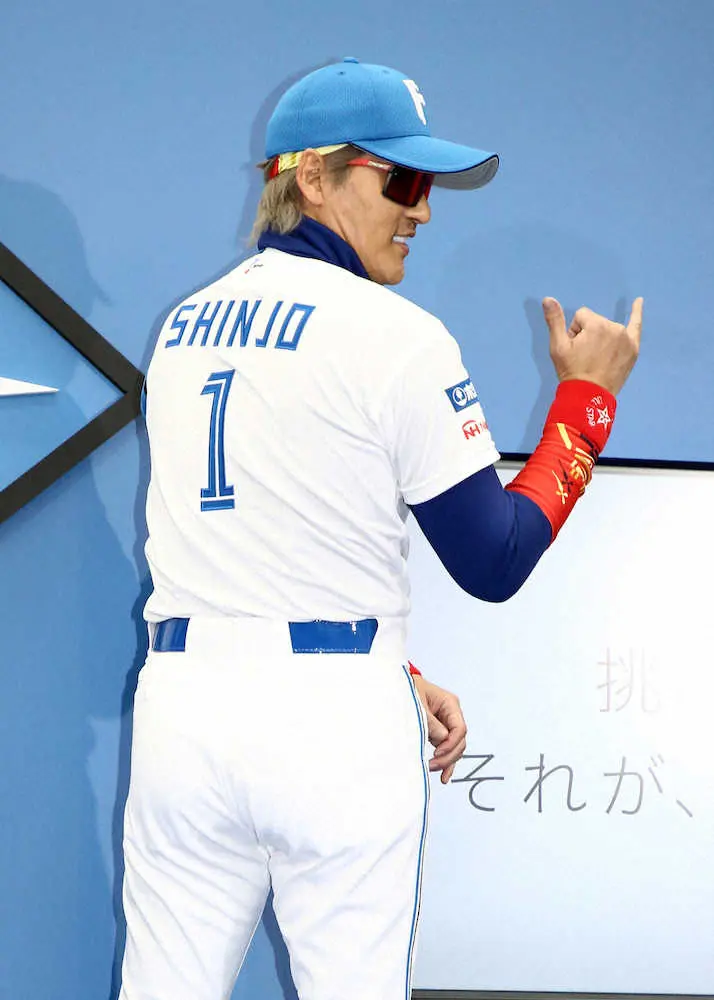 新庄監督背番「1」のデザインにも注文「来年変えたいな」 自由な