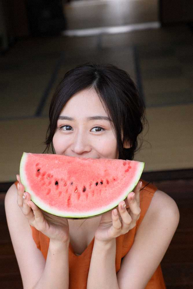 元NMB内木志 笑顔はじける初写真集 滋賀実家で撮影も - スポニチ