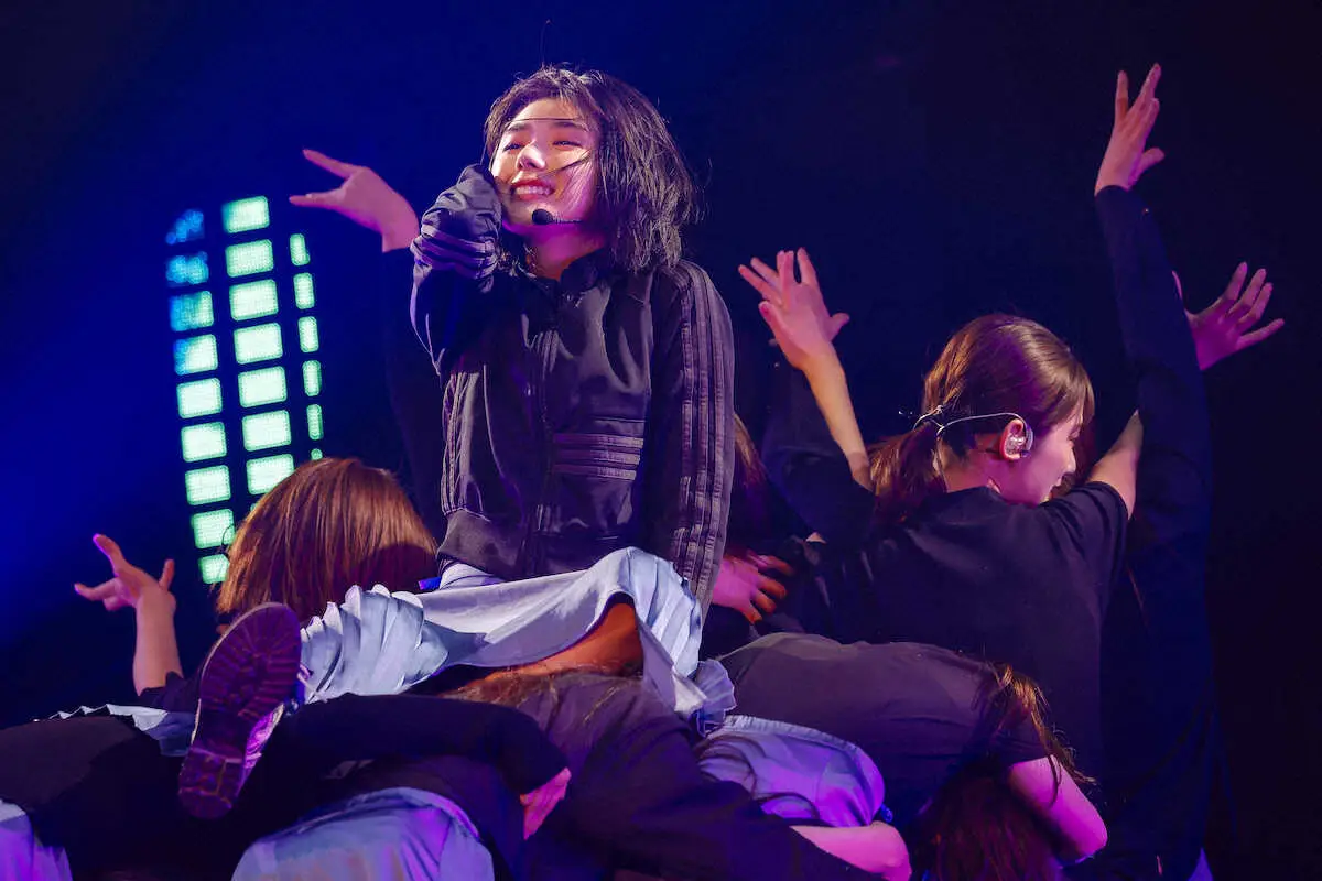 櫻坂46のライブで新曲「Start over！」を披露する藤吉夏鈴 - スポニチ