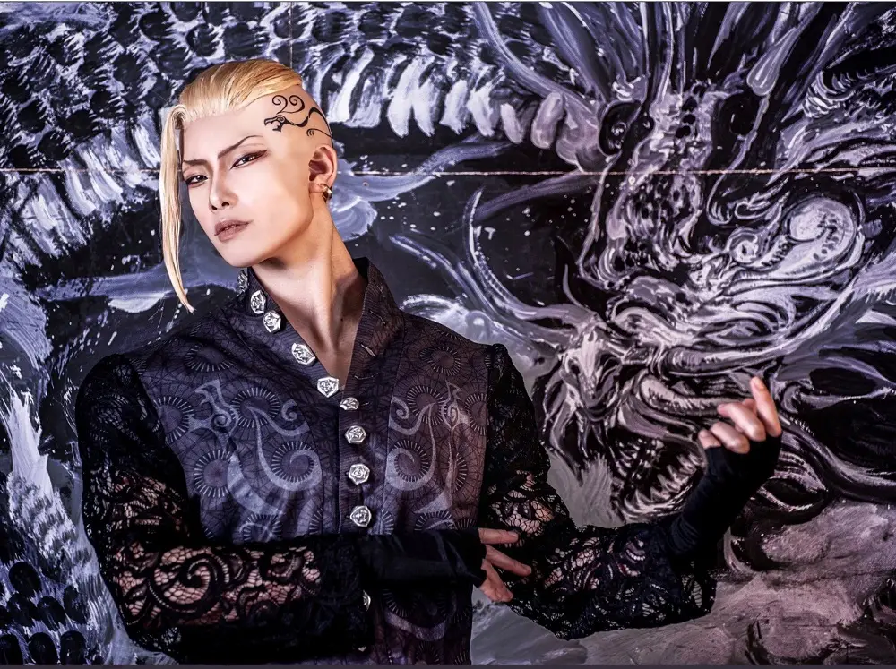 コスプレイヤー・ジョウ『東京卍リベンジャーズ』龍宮寺堅 背景の龍と