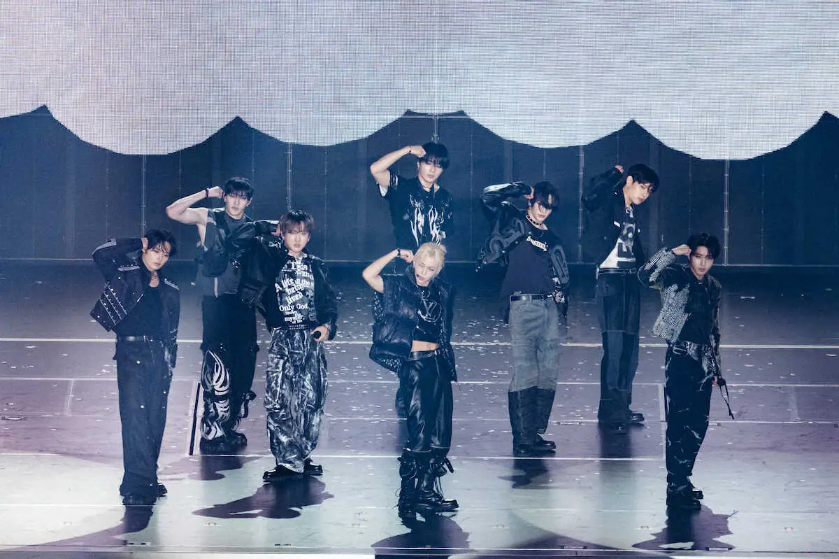 東京ドーム公演の最終日を迎えた「Stray Kids」の（左から）リノ