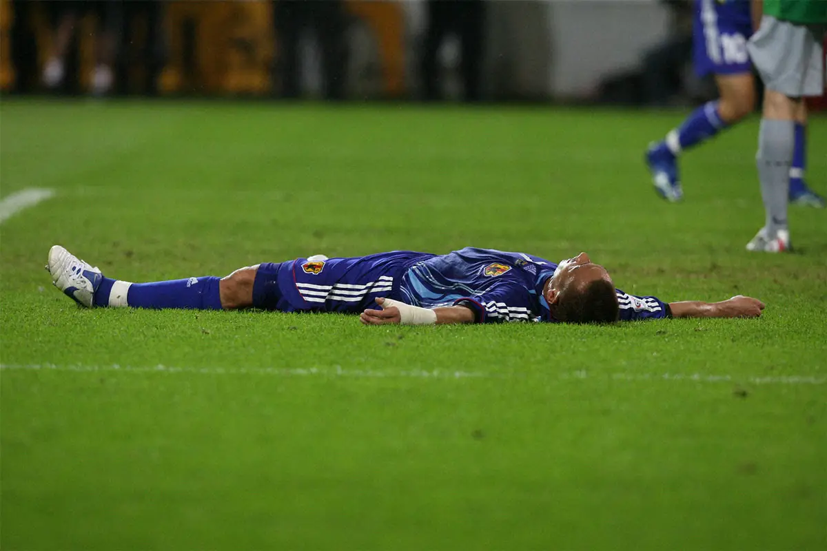2006年のドイツW杯でブラジルに敗れた後、ピッチに仰向けに倒れ込んだ