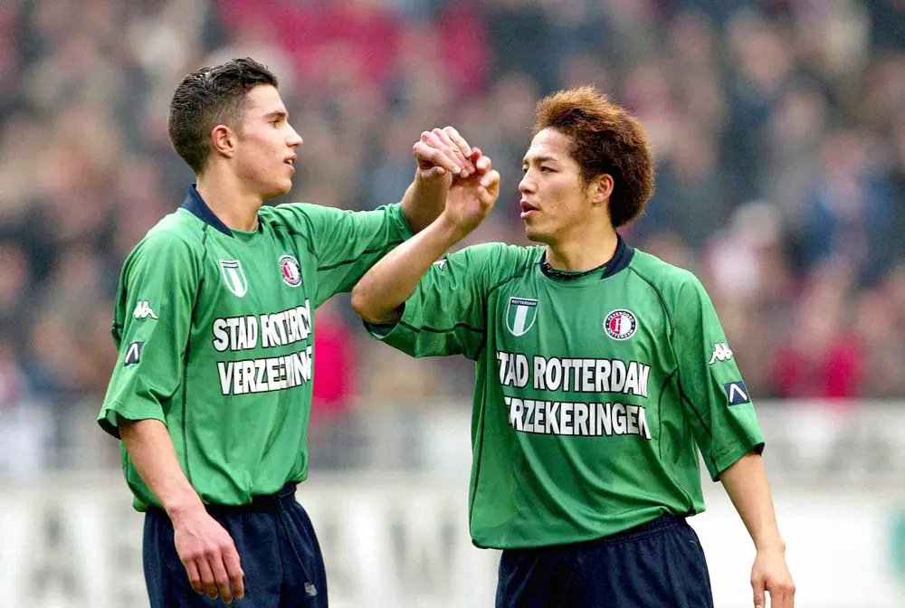 03年、フェイエノールト時代のファンペルシー（左）と小野 - スポニチ