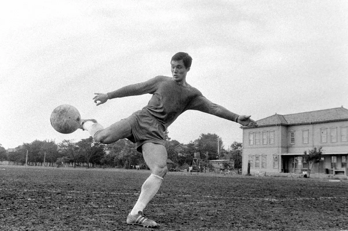 記事全文】釜本邦茂さん 「ガマキック」はW杯得点王をヒントに誕生