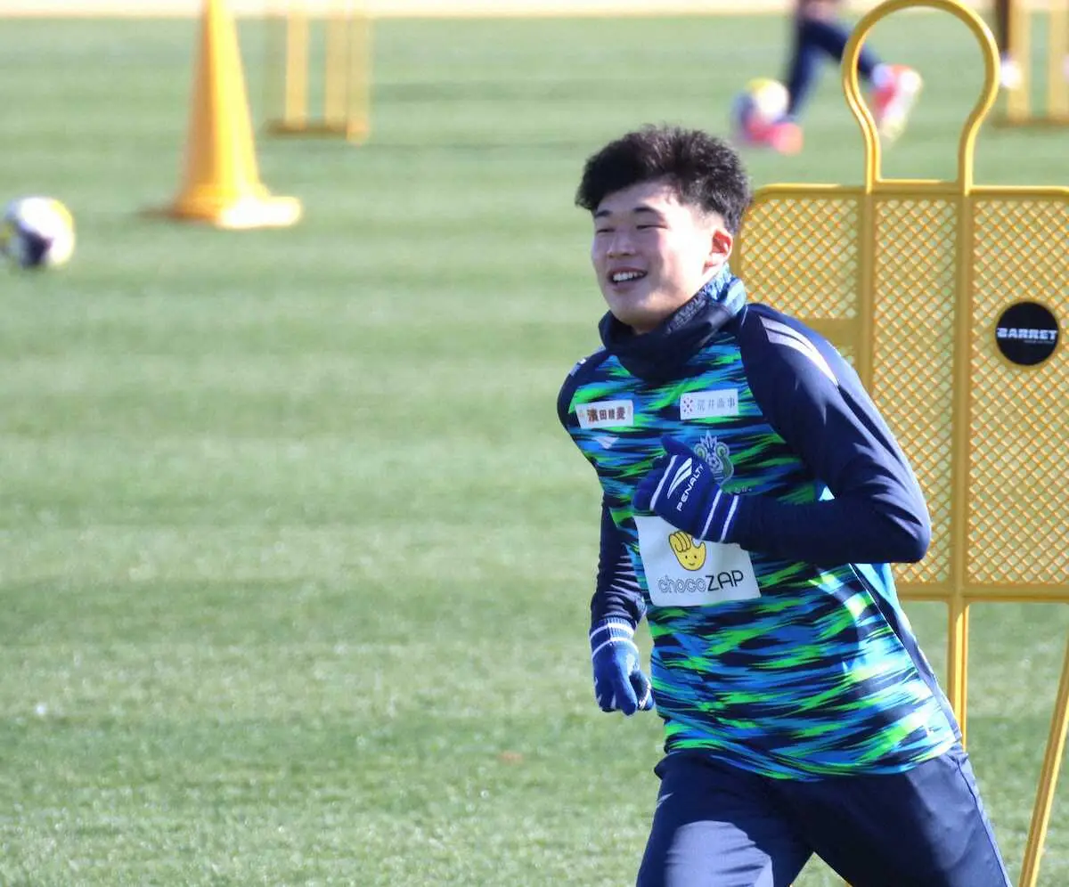 昨季初2桁得点の湘南FW鈴木章斗 新背番号10は「自分にプレッシャー