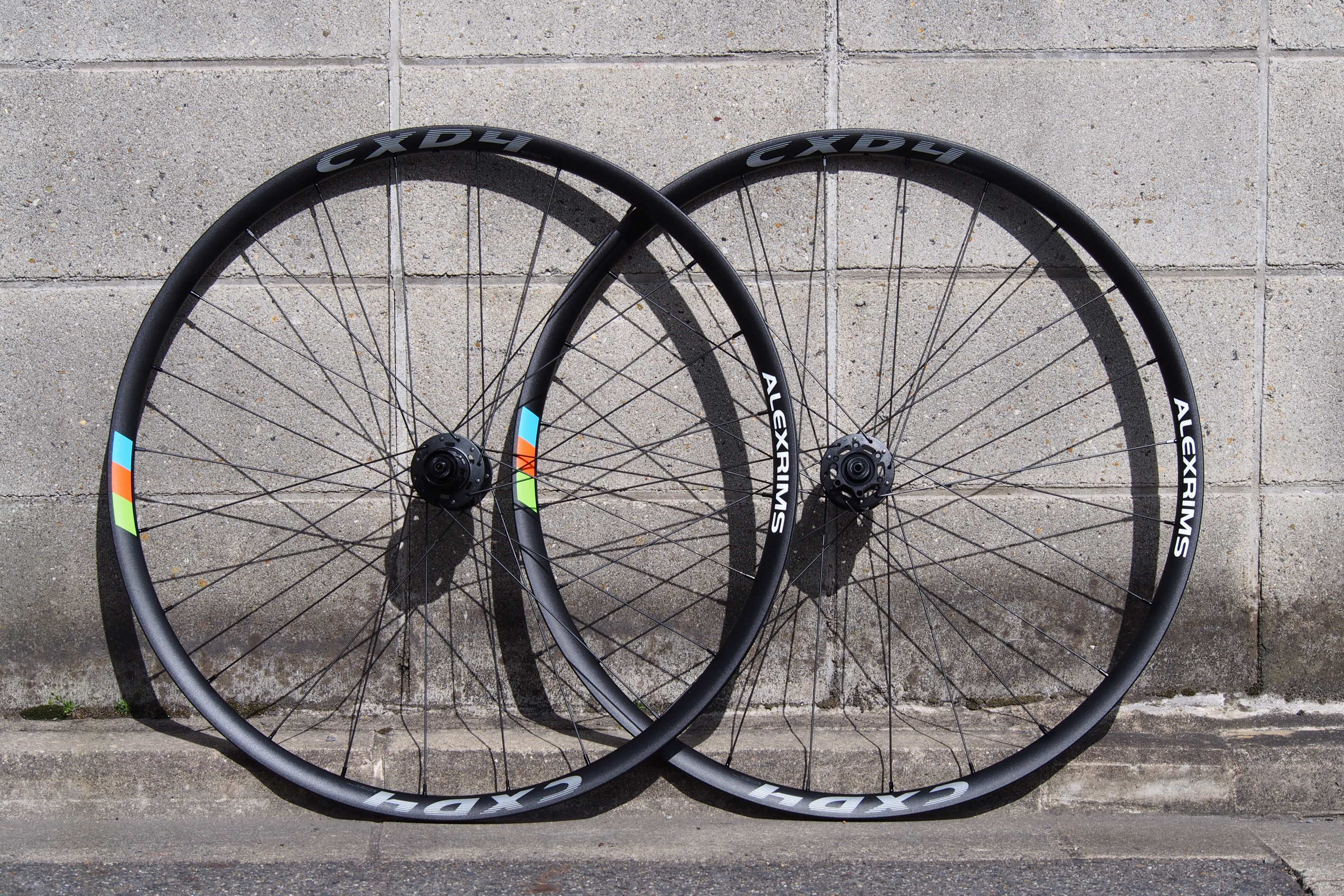 BLOG 実測重量あり!!グラベルロードに!!スルーアクスル対応の軽量